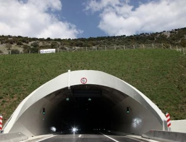 Κλειστές σήμερα και αύριο οι σήραγγες των Τεμπών